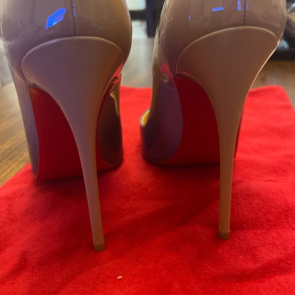 christian-louboutin  size 6 color black and beige So Kate 120mm pump - Picture 6 of 8